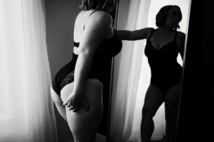 empowered-curvy-woman-boudoir-austin